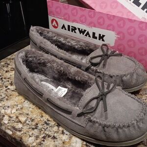 Slippers / moccasins